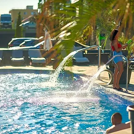 Sunshine Alessi Pool & فندق كونستانتا