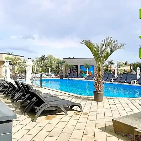 Sunshine Alessi Pool & فندق كونستانتا